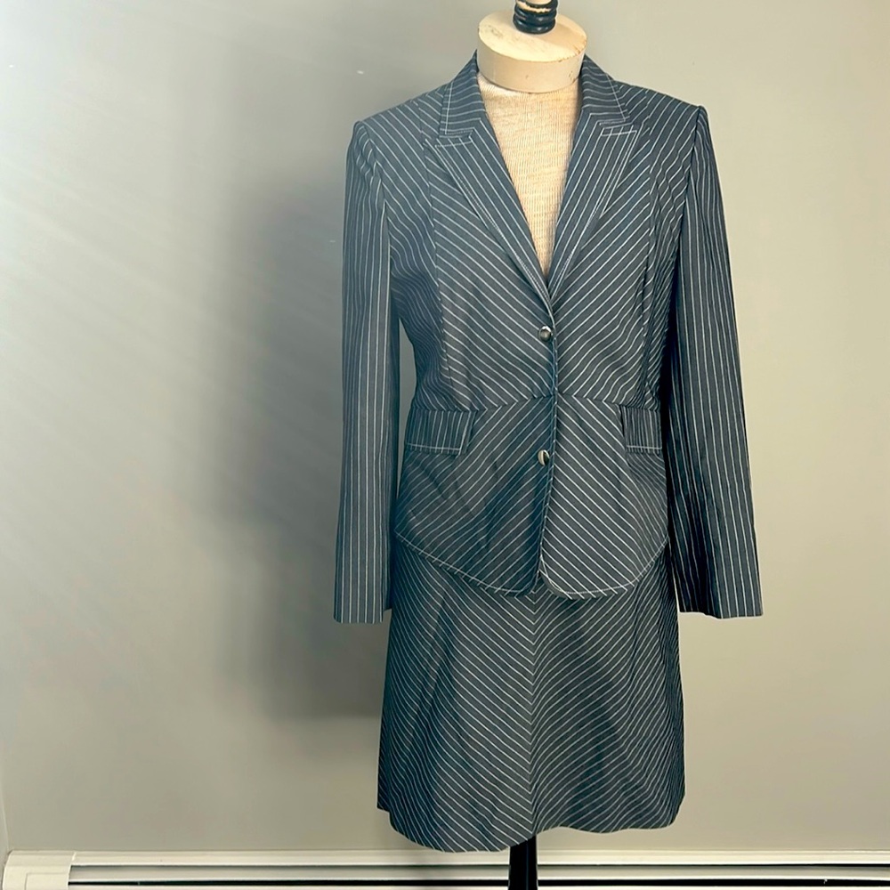 Grace Dane Lewis suiting Size 10p (fits like 6) Dark Grey pinstripe.